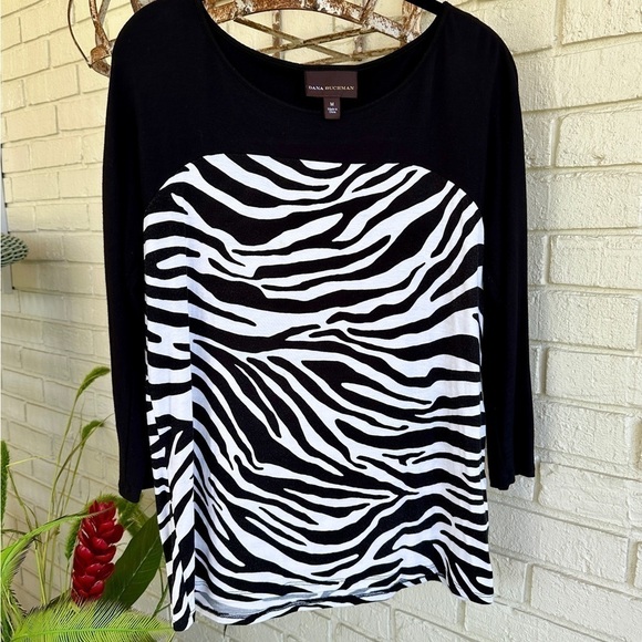 DANA BUCHMAN, BLACK/WHITE, ZEBRA PRINT TOP. 3/4 SLEEVE, STRETCHY FABRIC. SIZE M - Picture 2 of 7